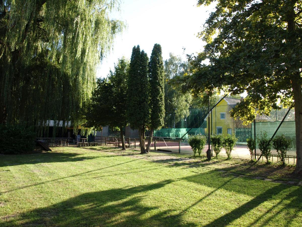 Garden Club Panzió Balatonmariafurdo Exterior foto