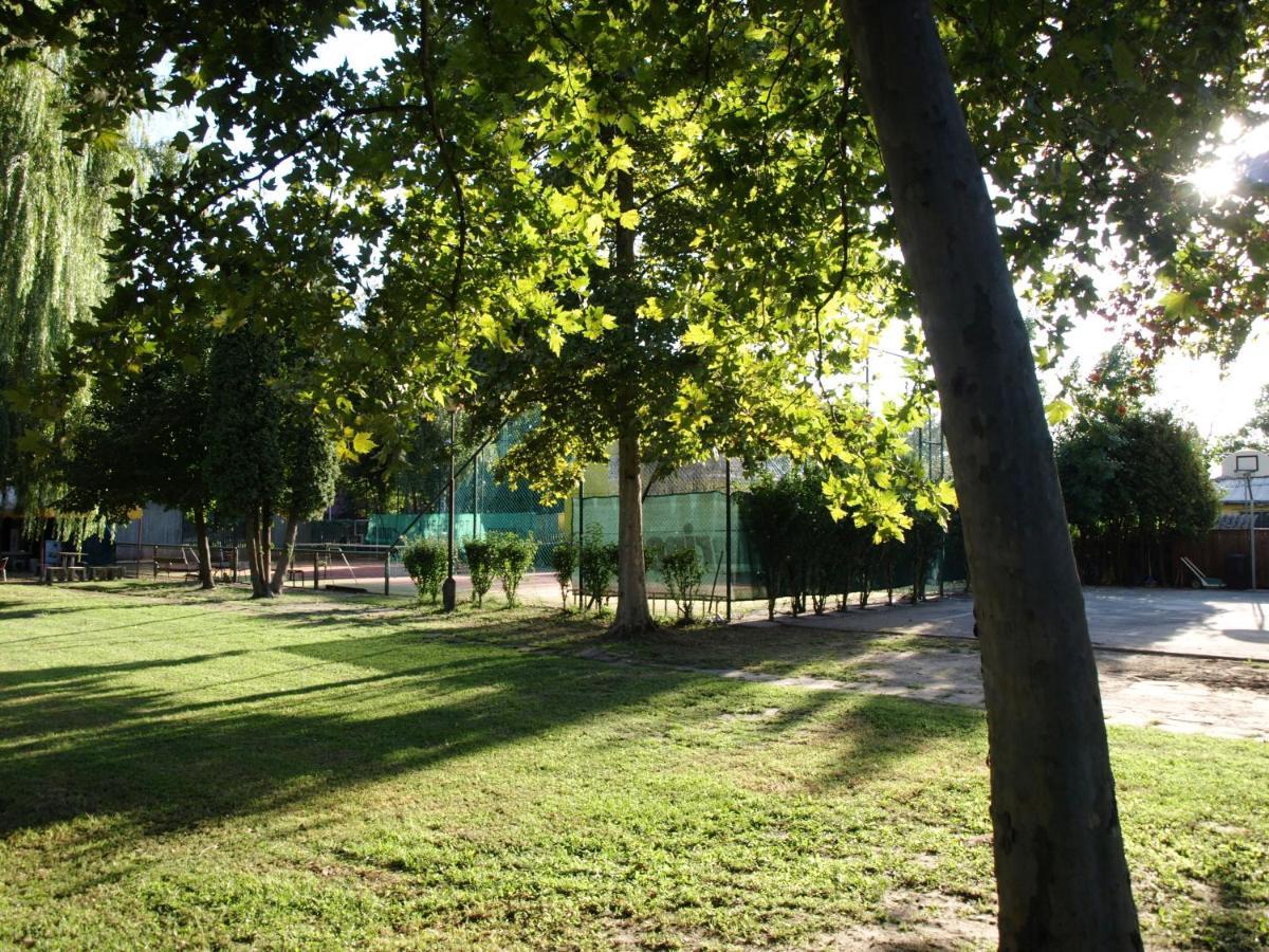 Garden Club Panzió Balatonmariafurdo Exterior foto