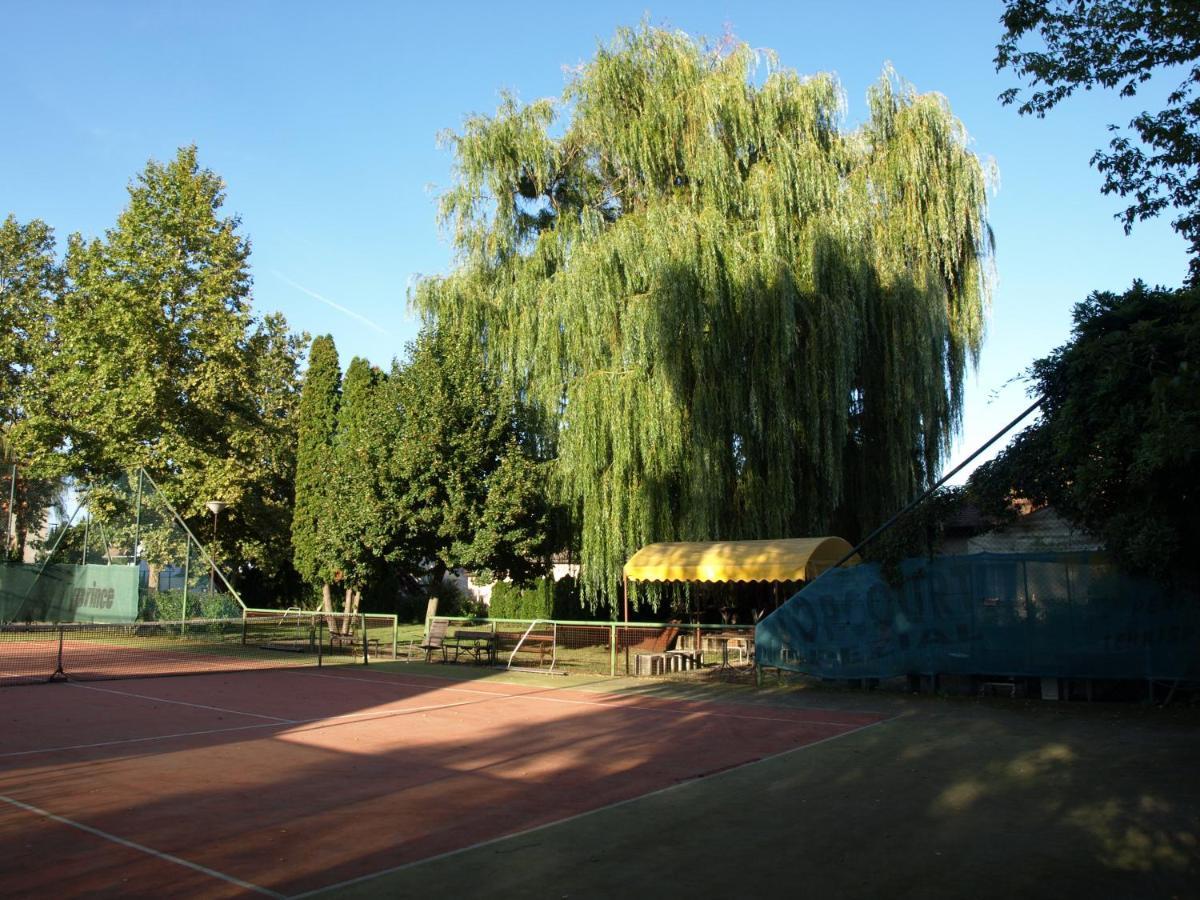 Garden Club Panzió Balatonmariafurdo Exterior foto