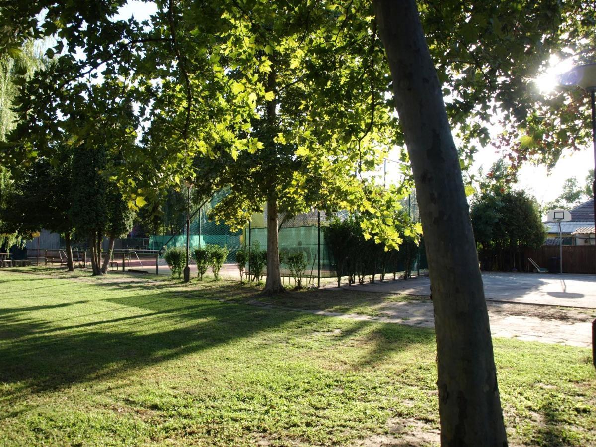 Garden Club Panzió Balatonmariafurdo Exterior foto