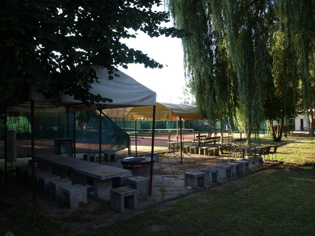 Garden Club Panzió Balatonmariafurdo Exterior foto